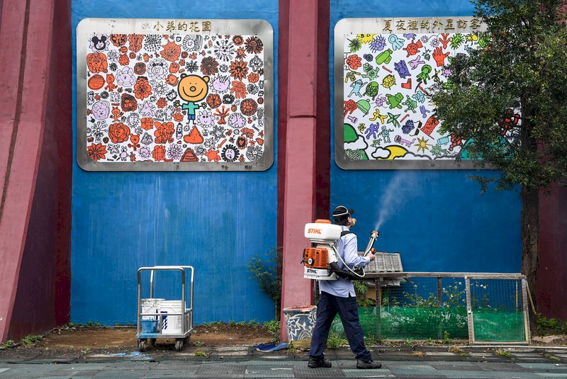 Alle Grund-, Mittel- und Oberschulen in Taiwan werden nach den Winterferien am nächsten Montag wieder beginnen. Vorher sollen 4346 Schulen inselweit desinfiziert werden.